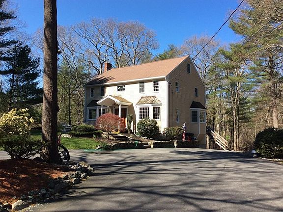 3rd image of 90 Forest Ave