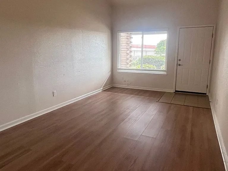 7915 Zenith Dr — Photo 6