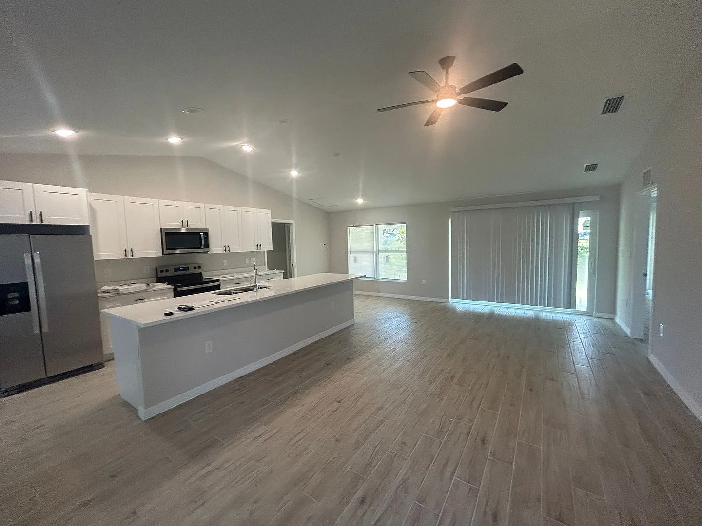 Coming soon ! Brand New Construction 4/3 — Photo 2