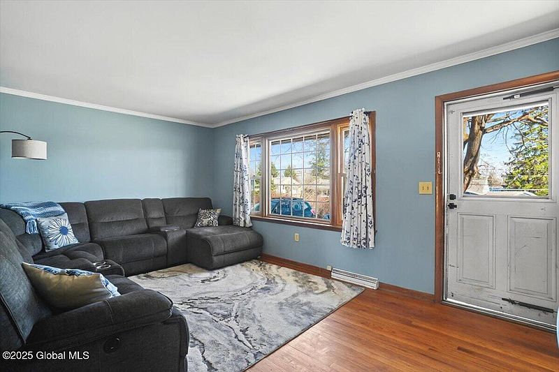 3rd image of 400 Baker Avenue