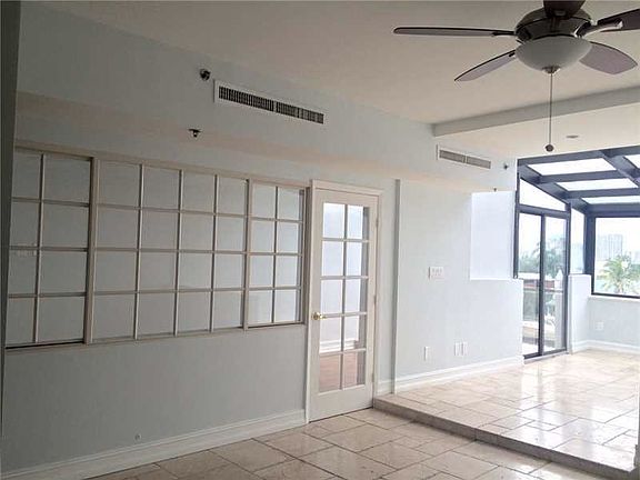4th image of 401 Poinciana Dr
