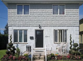 65 Wilton St, New Hyde Park, NY 11040