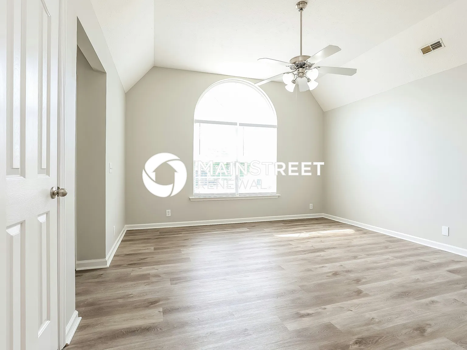 1018 Cheryl Ln — Photo 2