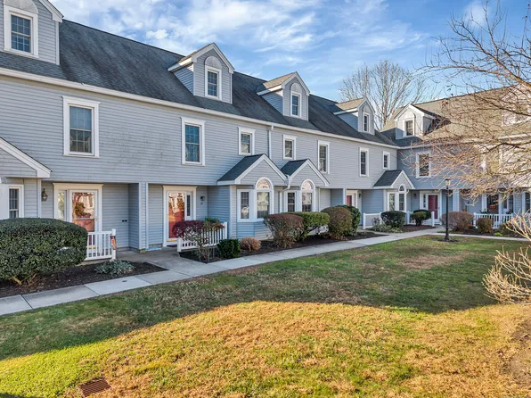368 Meridian Street Extension APT 38, Groton, CT 06340