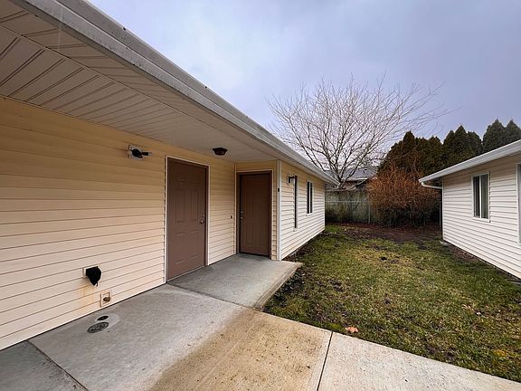 3rd image of 3510 NE 54th St APT B