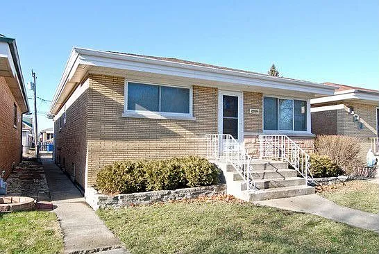 2208 Northgate Ave photo 1