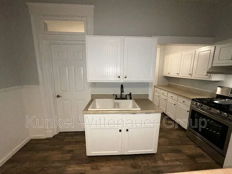 720 E D St — Photo 8