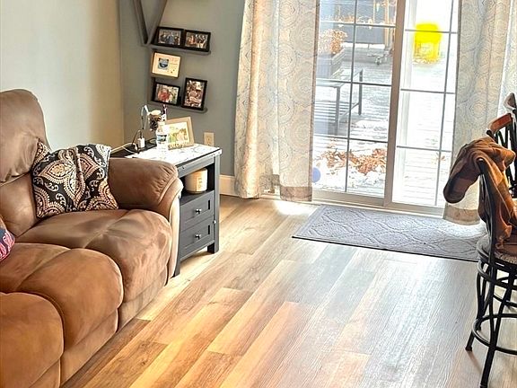 4th image of 810 Tremont St