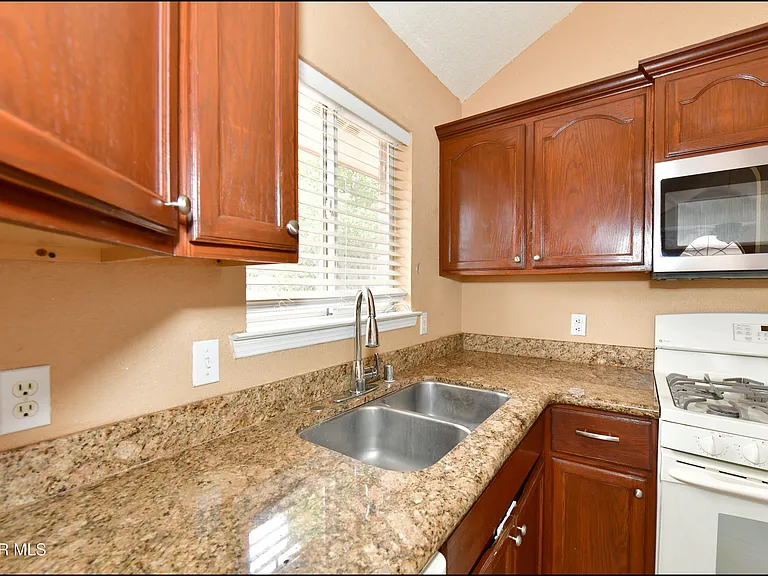 7737 Plaza Azul Rd — Photo 12