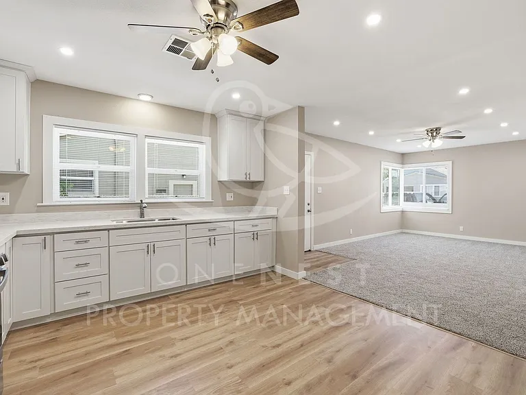 4617 13th Ave — Photo 8