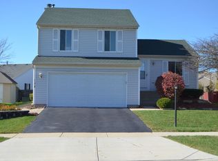 108 Woodview Dr, Streamwood, IL