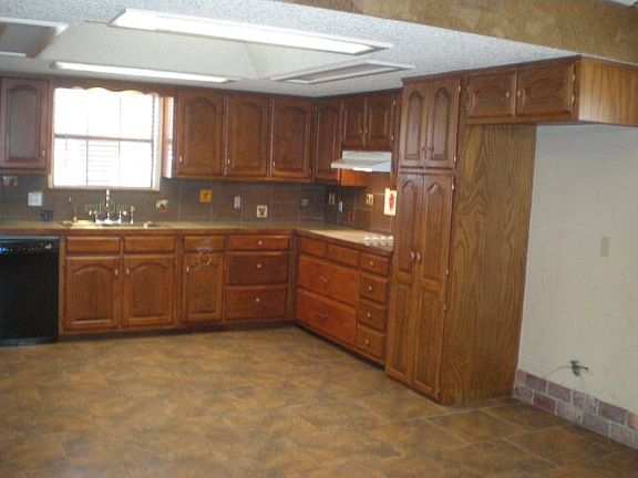 4th image of 2545 Country Club Dr