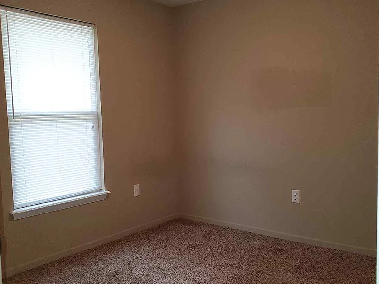 905 W Market St #B — Photo 10