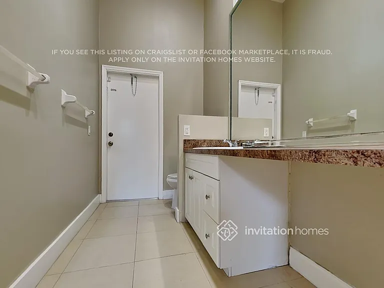 4433 NW 67th Ave — Photo 12