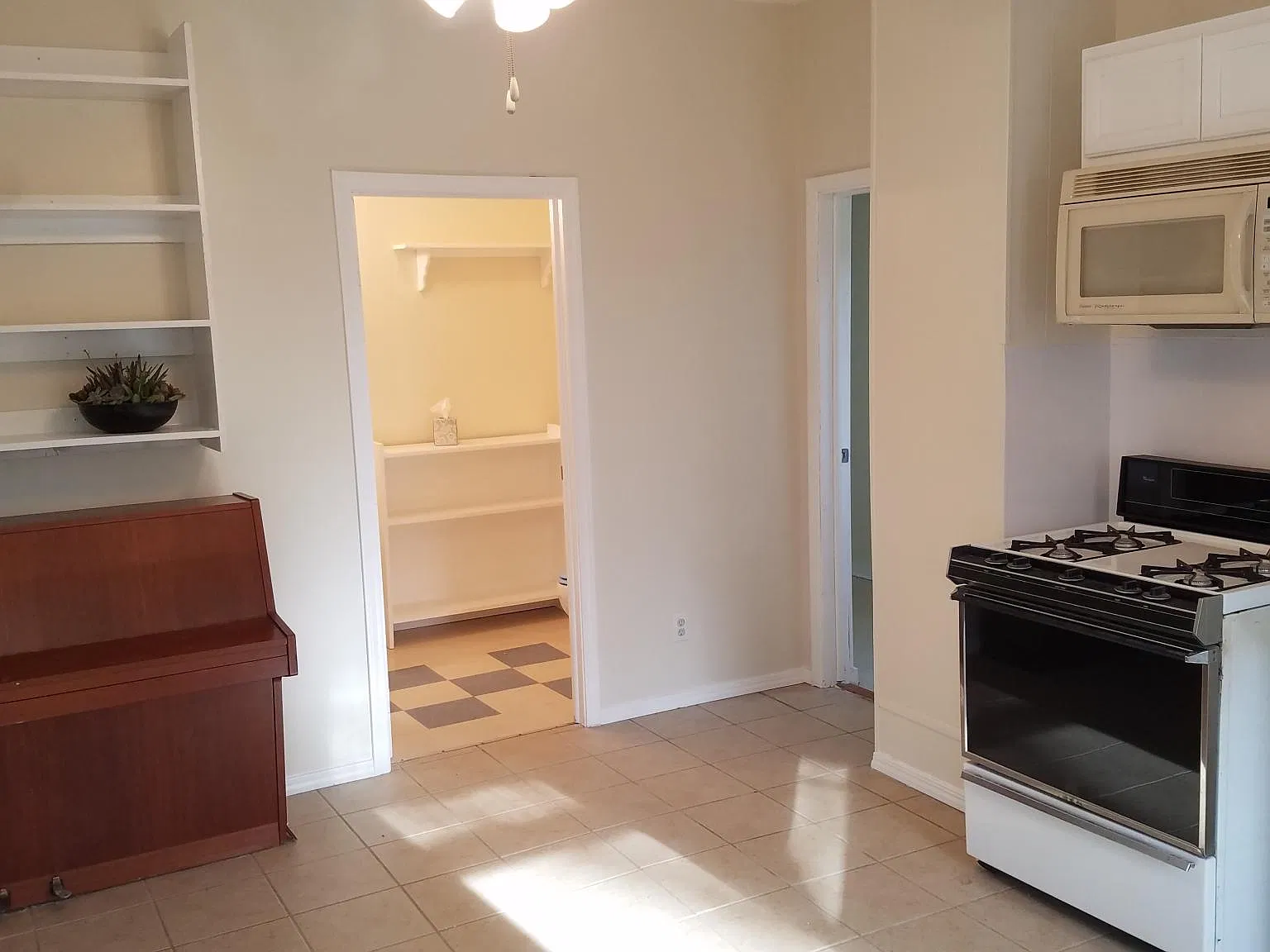 1191 Holmden Ave — Photo 2