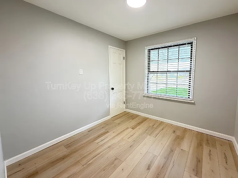 7724 Monroe Dr — Photo 11