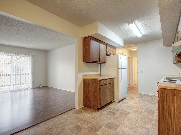 1902 Karen Ct — Photo 15