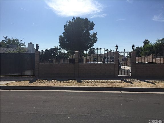 3rd image of 10925 Burnet Ave