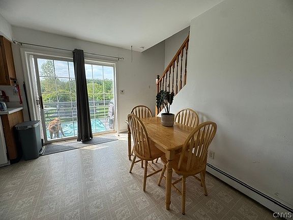 3rd image of 707 Ridge Rd