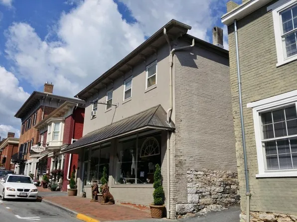 Main,N.16 - College Inn, 16 N Main St APT 5, Lexington, VA 24450