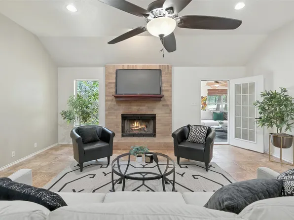 229 Joy Trl, Paradise, TX 76073