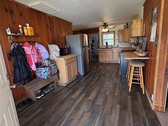 2nd image of 1038 S Little Ave