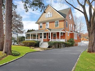 31 Chapel Ln, Riverside, CT 06878