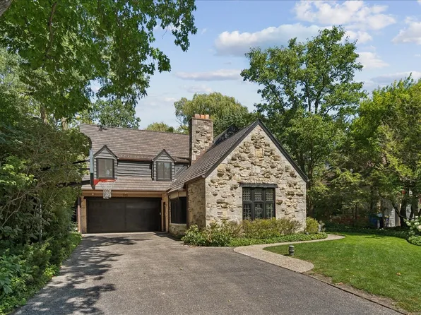 315 N Deere Park Dr W, Highland Park, IL 60035