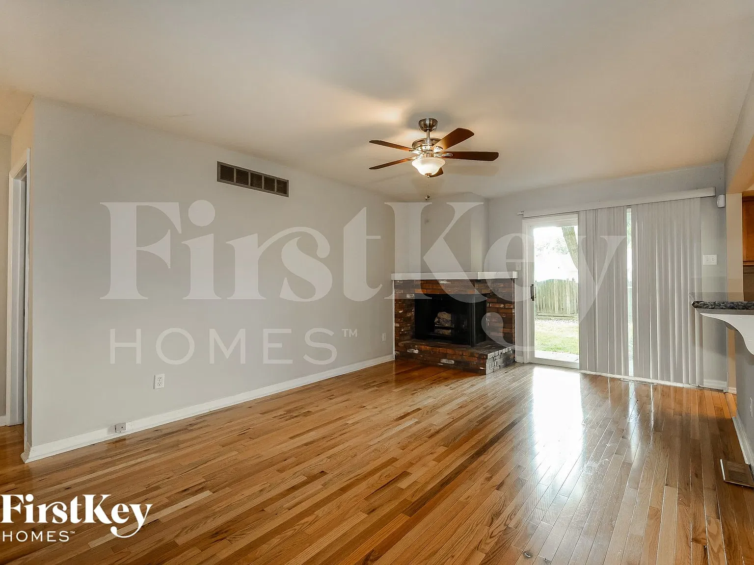 4 bed, 3.0 bath, 1614 sqft, $2,275 — Photo 4