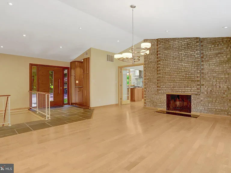 6030 Berwynd Rd — Photo 7