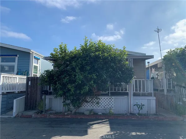 31 Welcome Ln, Seal Beach, CA 90740