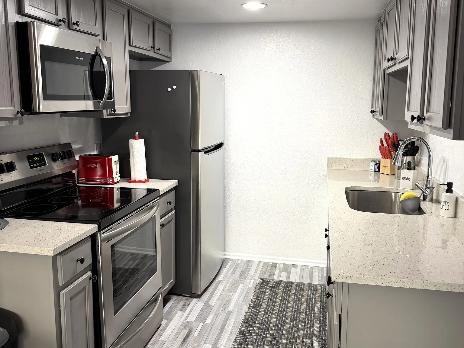 2 bed, 950 sqft, $2,295 — Photo 2