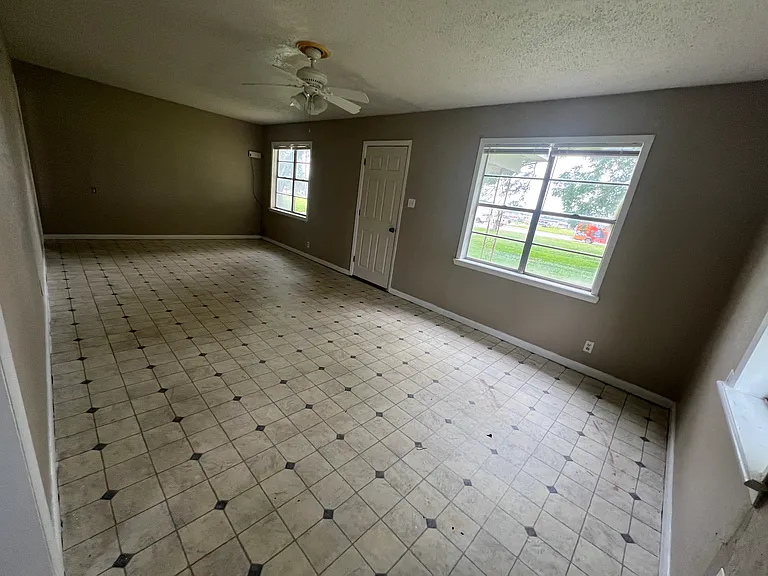 2706 W University Blvd — Photo 8
