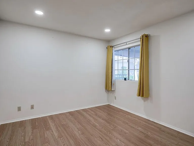 27196 Ryan Dr — Photo 11