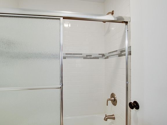 3rd image of 11677-11683 Goshen Ave #101