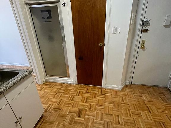 5th image of 1433 1st Ave #4N