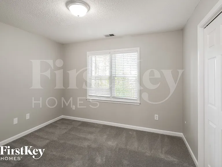 20 Abbey Ln — Photo 16