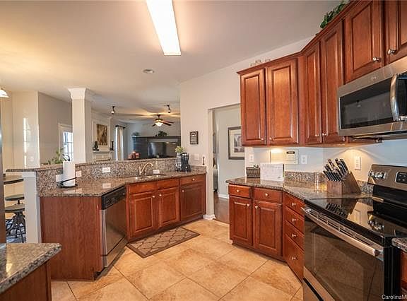 5th image of 6142 Vinecrest Dr