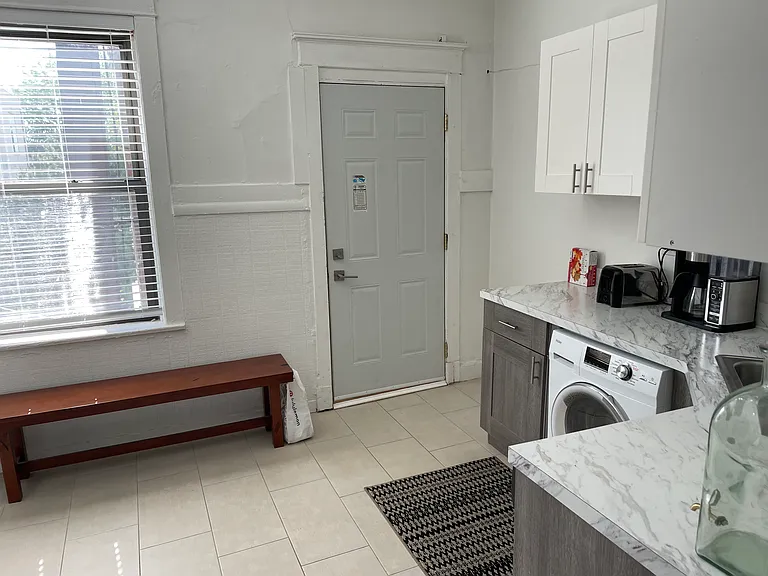 2914 N Clark St #3 — Photo 5