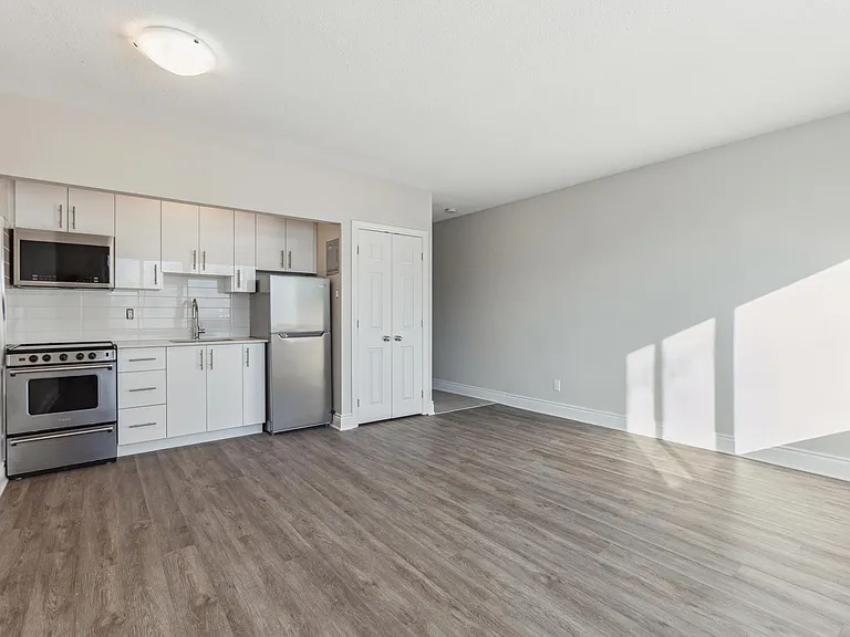 200 Bronson Ave — Photo 39