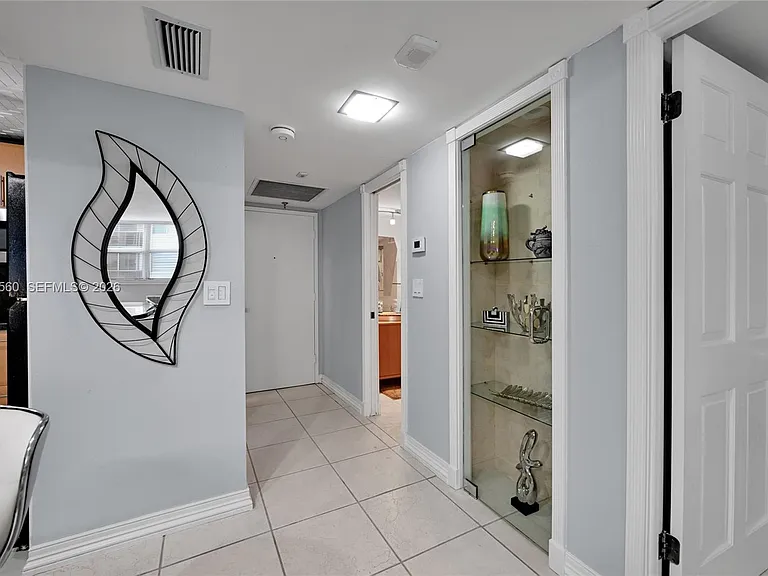 6039 Collins Ave #621 — Photo 8