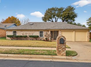 3225 Emerald St, Bedford, TX 76021