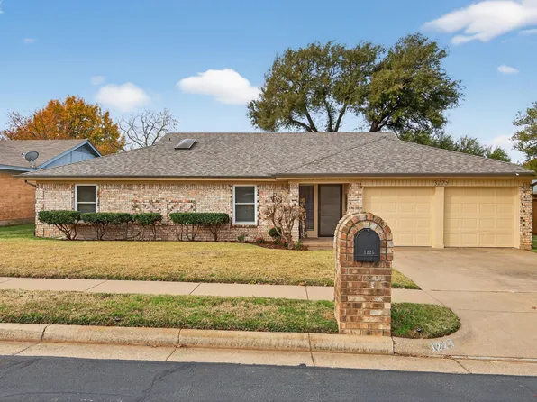 3225 Emerald St, Bedford, TX 76021