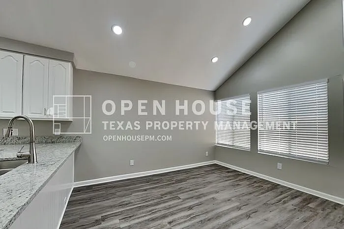 8607 Pines Place Dr — Photo 6