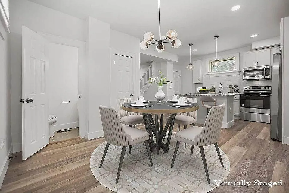 852 Oakwood Ave — Photo 1