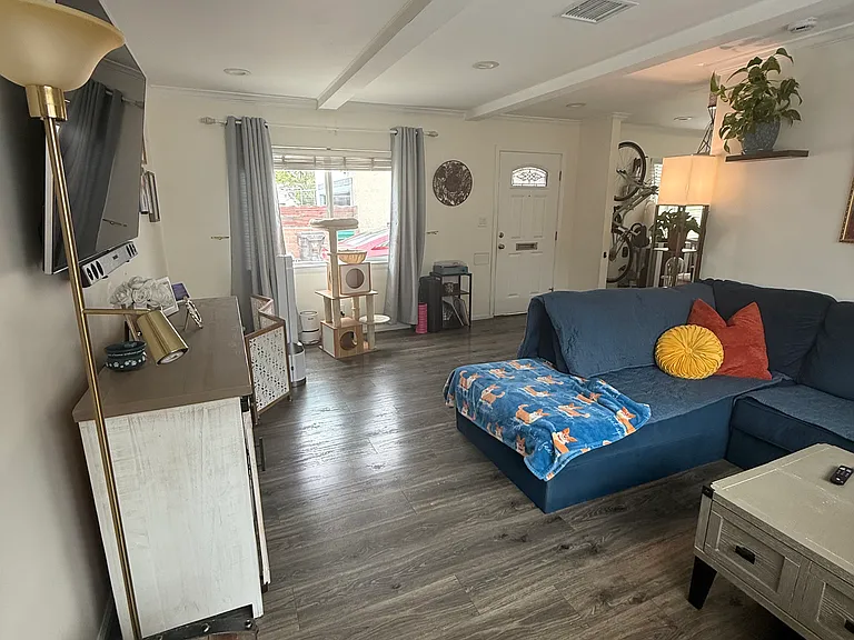 1241 E Michelson St — Photo 14