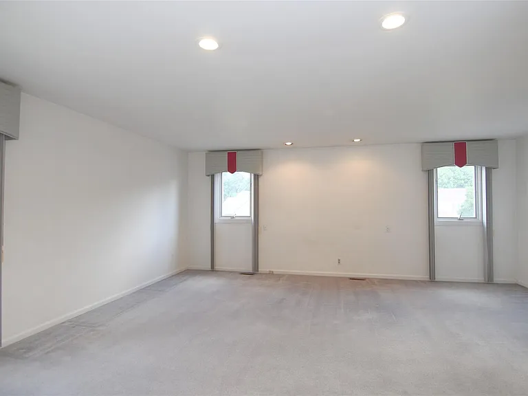 5590 Greenbriar Dr — Photo 19