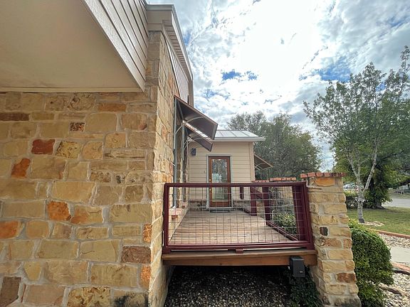 2nd image of 1616 Kenwood Dr