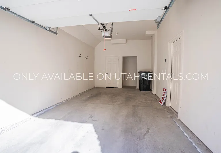 1052 Canyon Meadow Dr #3 — Photo 23