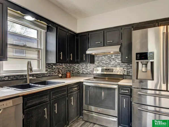 6721 S 52nd St, Omaha, NE 68117